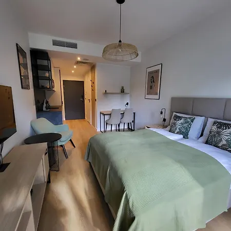 Plac Wolnosci 6 아파트 *