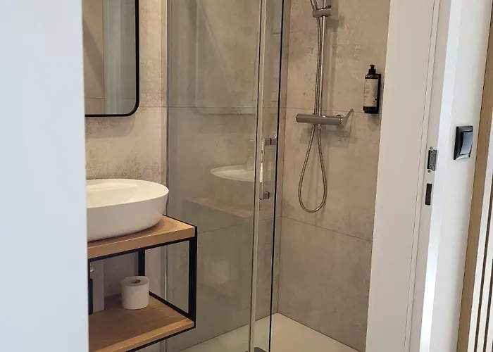 Plac Wolnosci 6 아파트 *